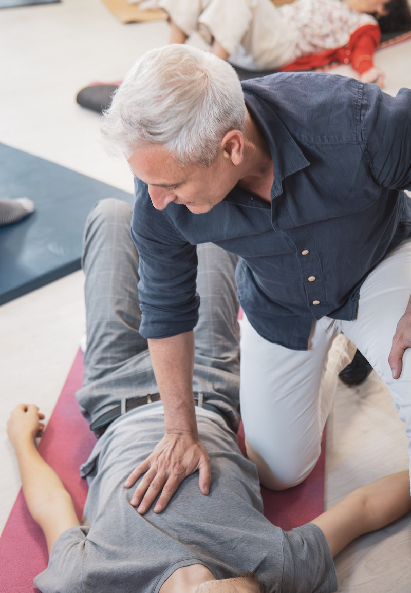 Avant/après : notre mission est de transformer les espaces encombrés en lieux propres et ordonnés, en réemployant et recyclant les objets.