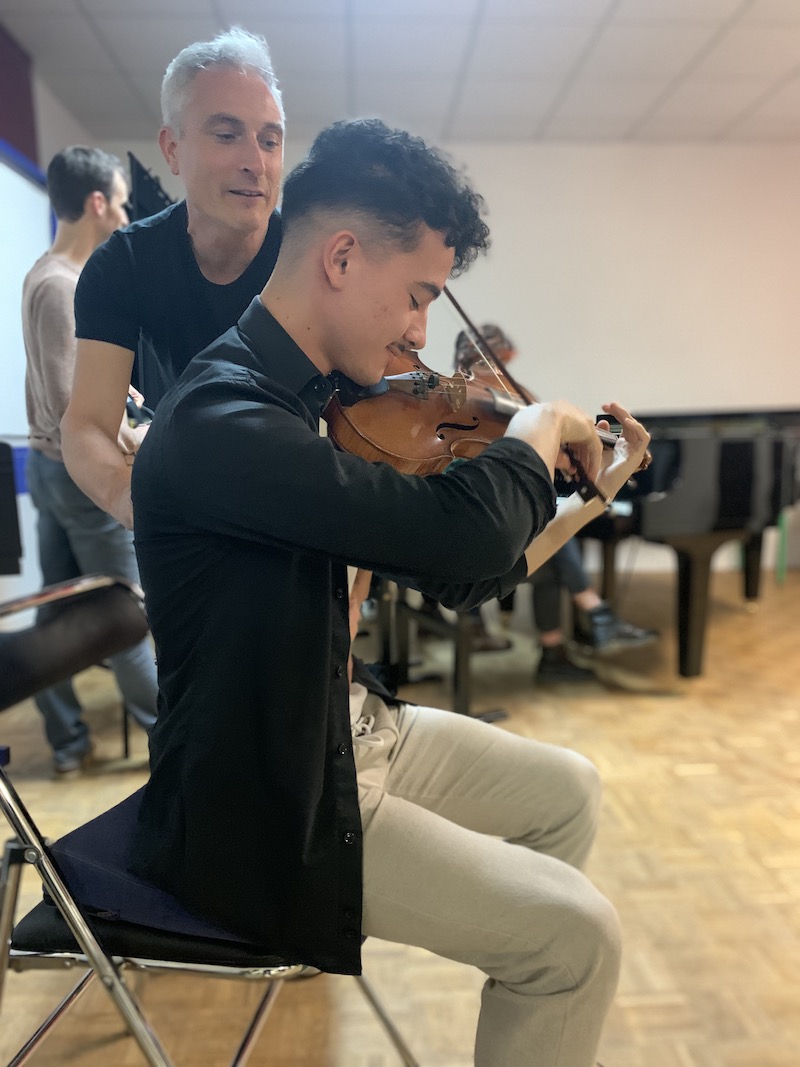 Avant/après : notre mission est de transformer les espaces encombrés en lieux propres et ordonnés, en réemployant et recyclant les objets.