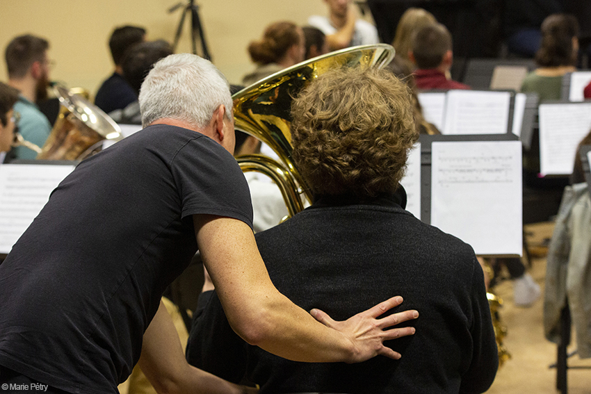 Avant/après : notre mission est de transformer les espaces encombrés en lieux propres et ordonnés, en réemployant et recyclant les objets.